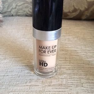 Make Up Forever Ultra HD Foundation 127/Y335